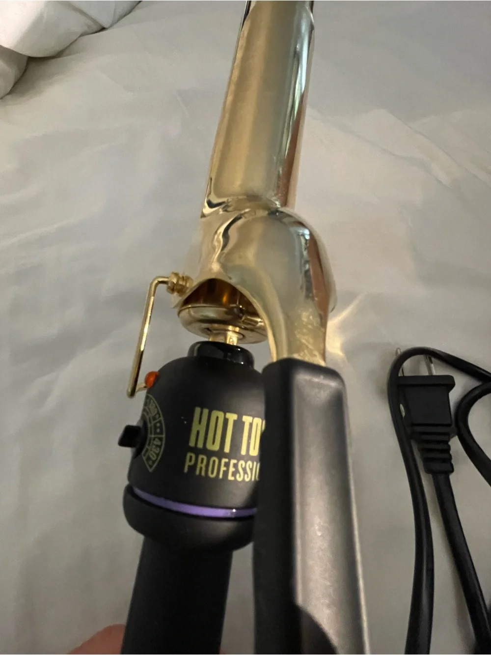 New in box with travel bag, Gold & Black 1 1/4” Long barrel pro curling iron.